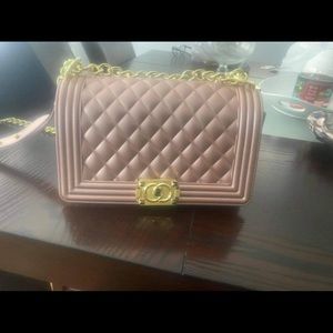 Medium size purse for any occasion